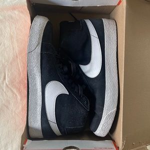 Men’s Nike SB Zoom Blazer Mid Black and White Sneakers